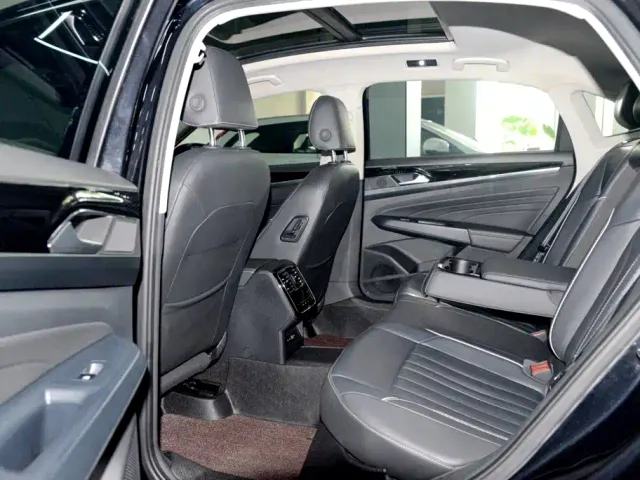 Volkswagen Passat — Фото автомобиля 11