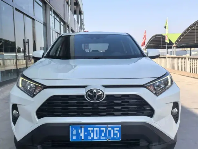Toyota RAV4 — Фото автомобиля 2