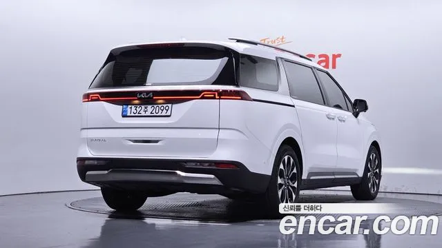 Kia Carnival Generation 4 — Фото автомобиля 2