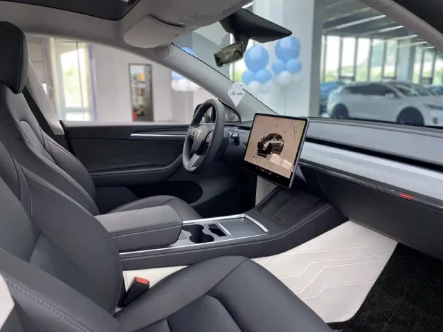 Tesla Model Y — Фото автомобиля 20