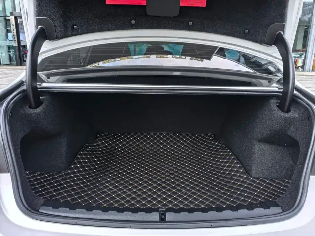 BMW 3 Series — Фото автомобиля 8