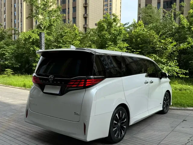 Toyota Alphard — Фото автомобиля 7