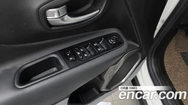 Jeep Renegade — Фото автомобиля 27