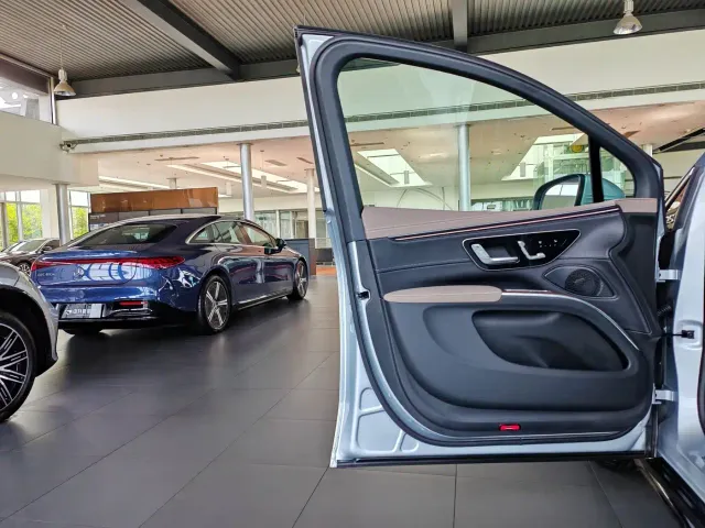 Mercedes-Benz EQS SUV — Фото автомобиля 11