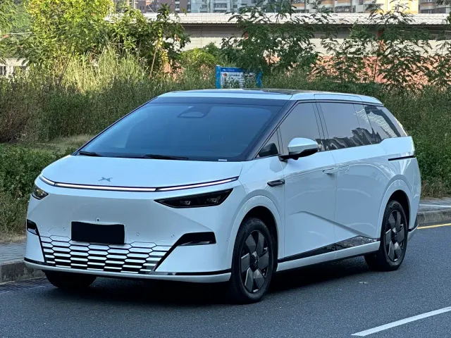 Фотография автомобиля — Xpeng X9