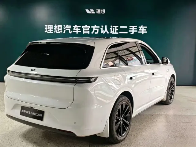 Li Auto L6 — Фото автомобиля 9