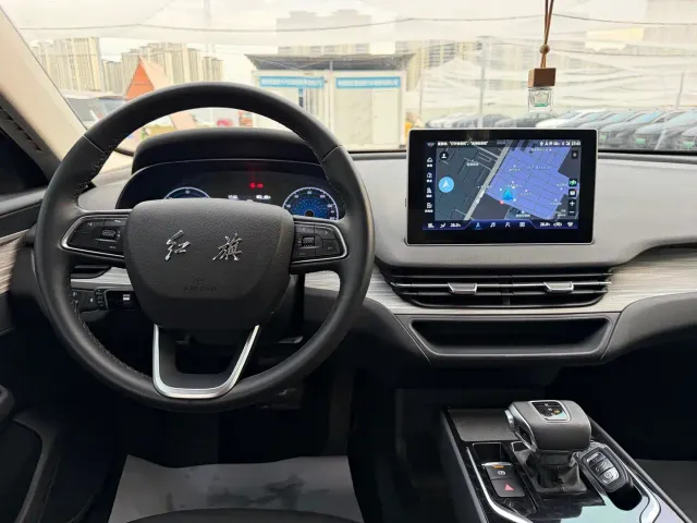Hongqi E-QM5 — Фото автомобиля 10