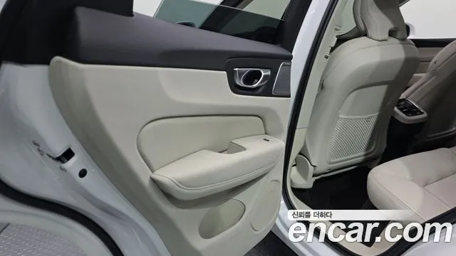 Volvo XC60 Generation 2 — Фото автомобиля 24