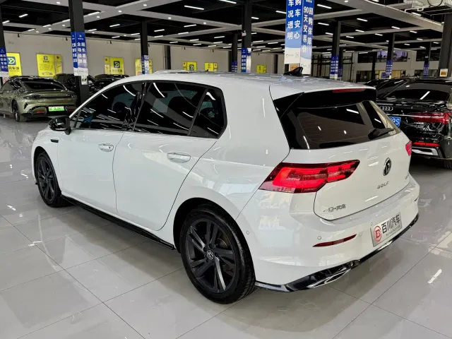 Volkswagen Golf — Фото автомобиля 9