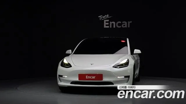 Tesla Model 3 — Фото автомобиля 3