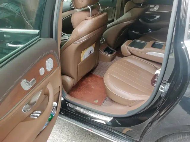 Mercedes-Benz E-Class — Фото автомобиля 11