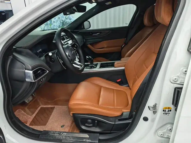 Jaguar XEL — Фото автомобиля 5