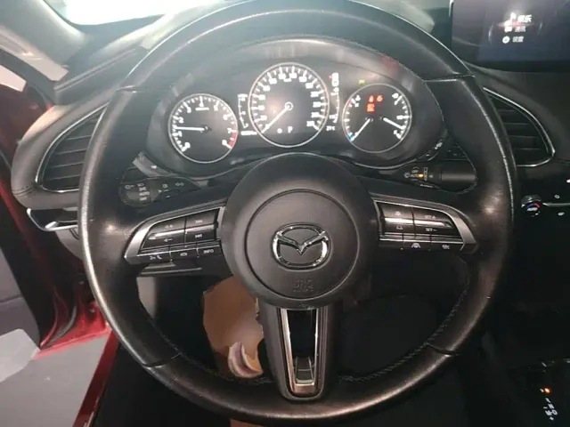 Mazda Axela — Фото автомобиля 10