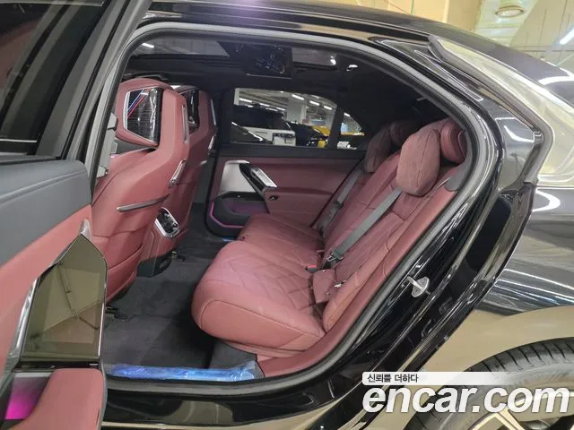 BMW 7-Series 7 серия (G70) 740i xDrive M Sport — Фото автомобиля 9