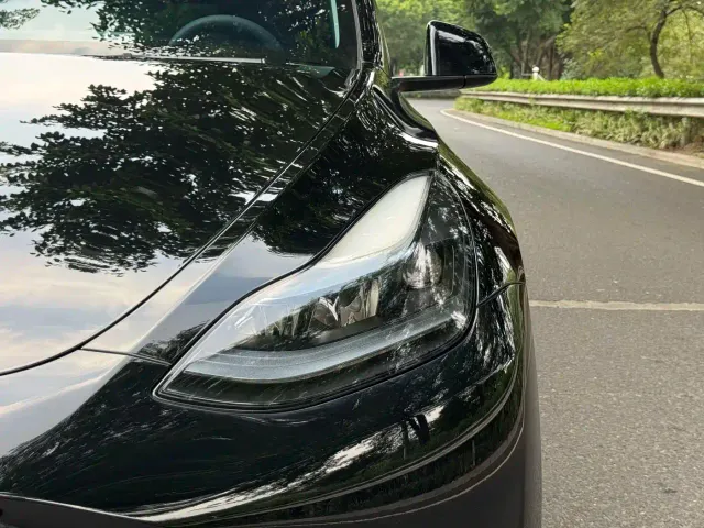 Tesla Model Y — Фото автомобиля 17