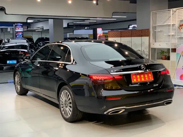 Mercedes-Benz E-Class — Фото автомобиля 6
