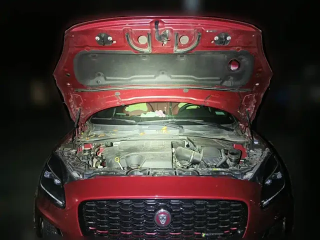 Jaguar E-PACE — Фото автомобиля 3