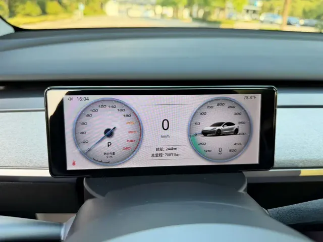Tesla Model Y — Фото автомобиля 6