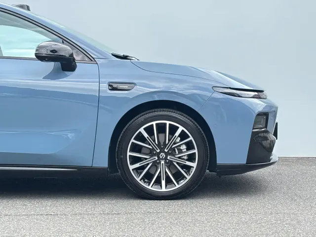 Leapmotor B01 — Фото автомобиля 6