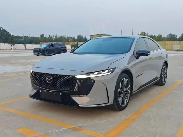 Фотография автомобиля — Mazda EZ-6