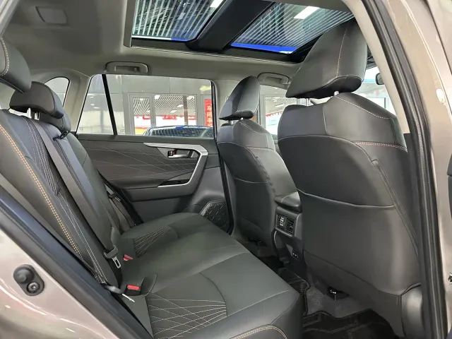 Toyota RAV4 — Фото автомобиля 10