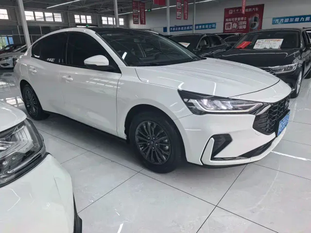 Ford Focus — Фото автомобиля 3