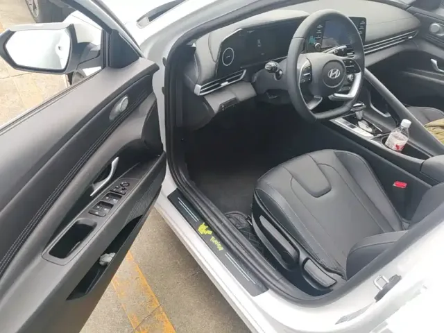 Hyundai Elantra 2023 1.5L CVT GLX Elite Edition — Фото автомобиля 15