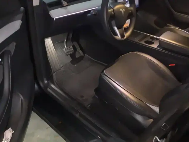 Tesla Model Y — Фото автомобиля 9