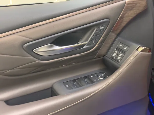 Toyota Alphard — Фото автомобиля 14