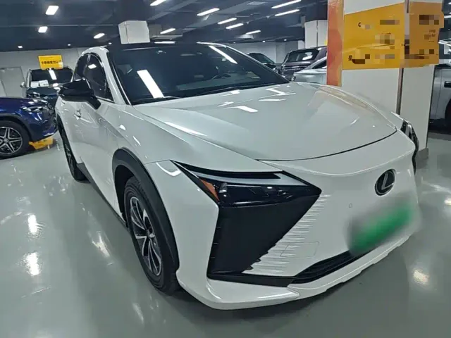 Lexus RZ — Фото автомобиля 3