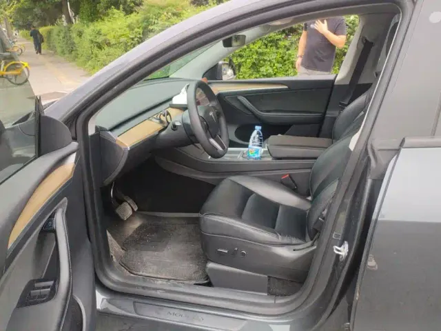 Tesla Model Y — Фото автомобиля 8