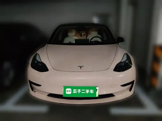 Tesla Model 3 — Фото автомобиля 2