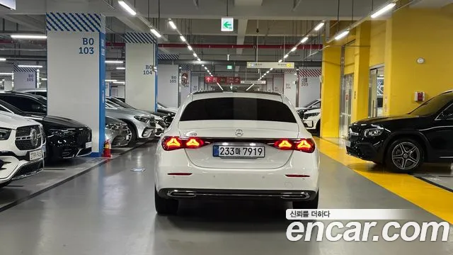 Mercedes-Benz E-Class — Фото автомобиля 4