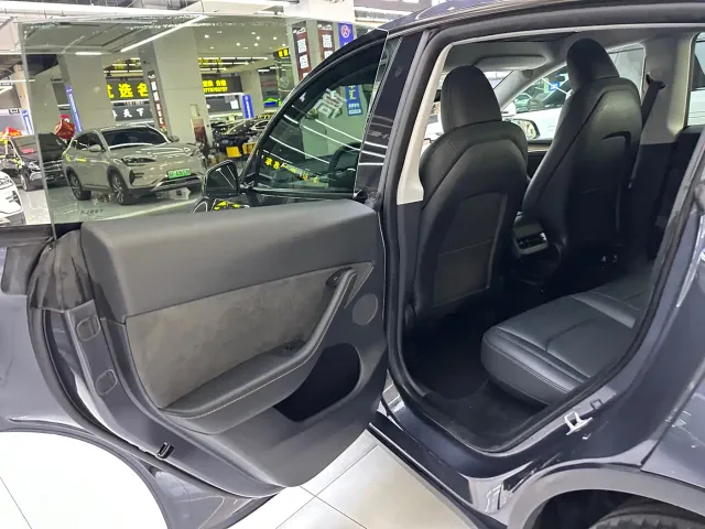 Tesla Model Y — Фото автомобиля 15
