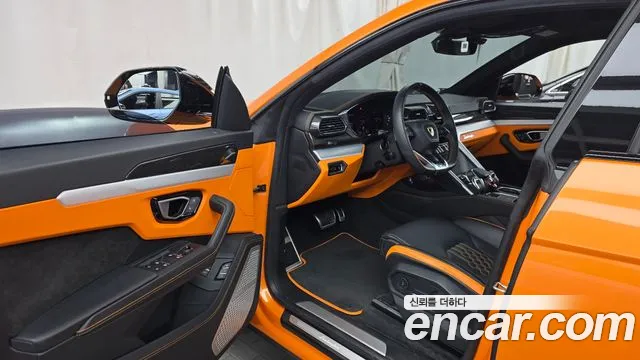 Lamborghini Urus — Фото автомобиля 10