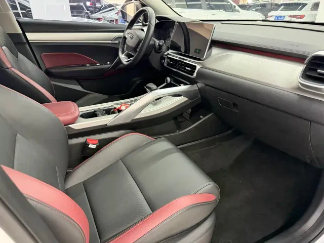 Geely Binyue — Фото автомобиля 11