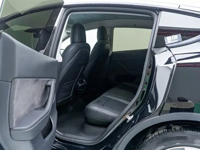 Tesla Model Y — Фото автомобиля 5