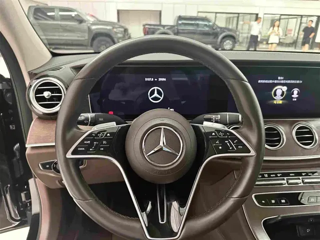 Mercedes-Benz E-Class — Фото автомобиля 7