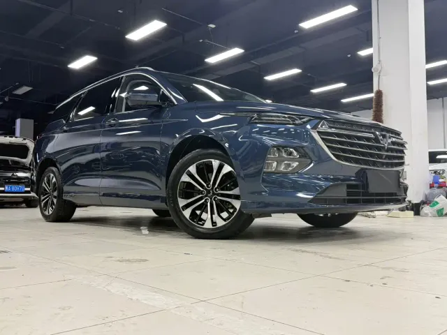 Wuling Victory — Фото автомобиля 2