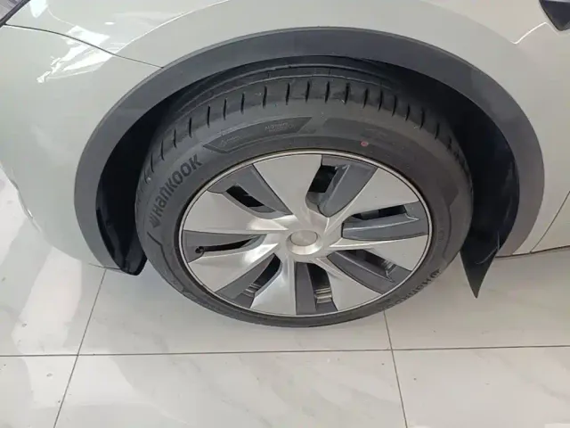 Tesla Model Y — Фото автомобиля 22