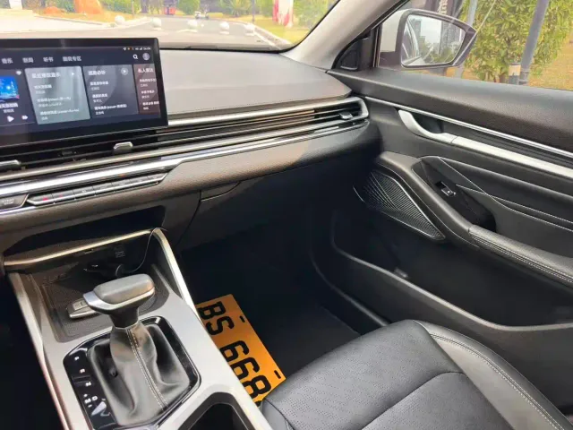 Geely Emgrand — Фото автомобиля 13