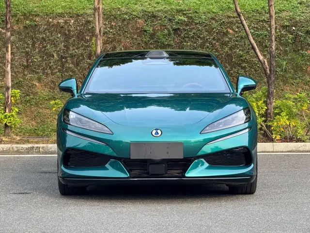 Denza Z9GT — Фото автомобиля 2
