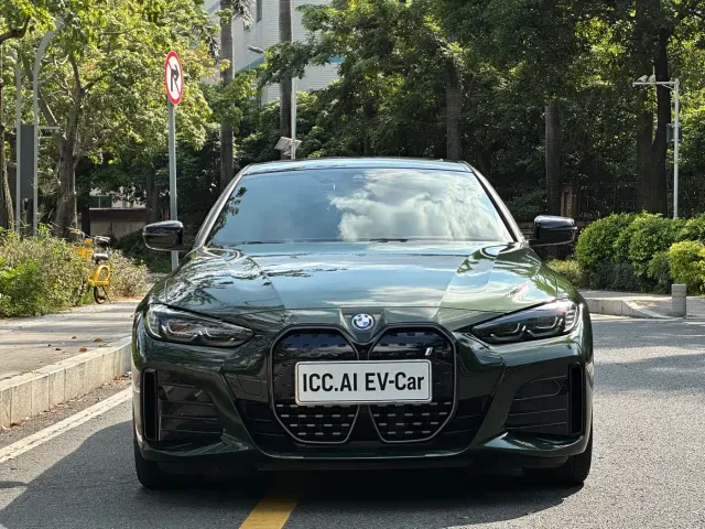 BMW i4 — Фото автомобиля 2
