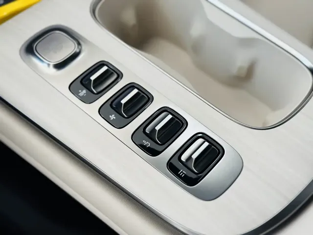 Xiaomi SU7 — Фото автомобиля 16