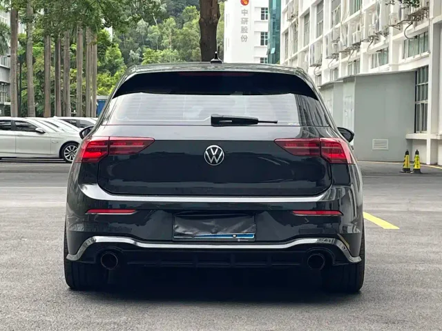 Volkswagen Golf — Фото автомобиля 16
