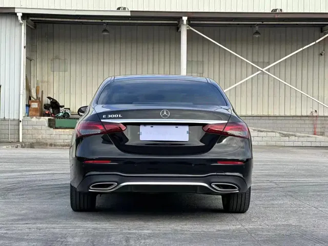 Mercedes-Benz E-Class — Фото автомобиля 5