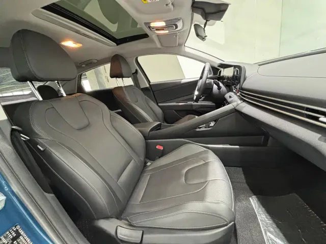 Hyundai Elantra — Фото автомобиля 8