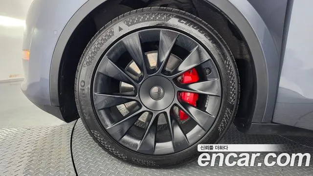 Tesla Model Y — Фото автомобиля 5