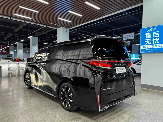 Toyota Vellfire — Фото автомобиля 15