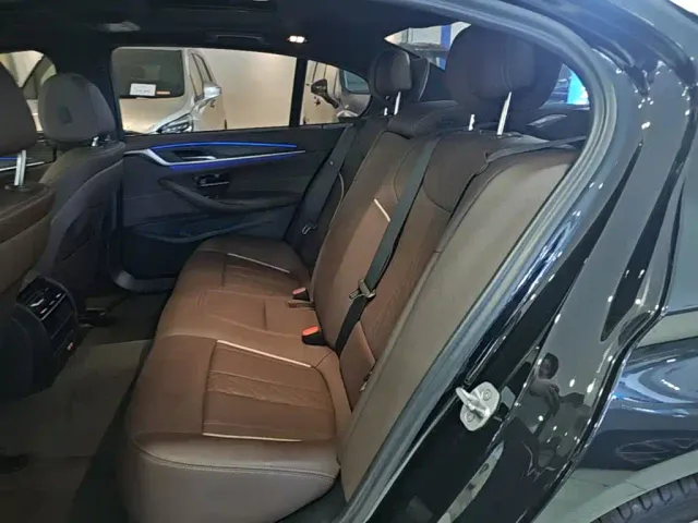 BMW 5 Series — Фото автомобиля 16